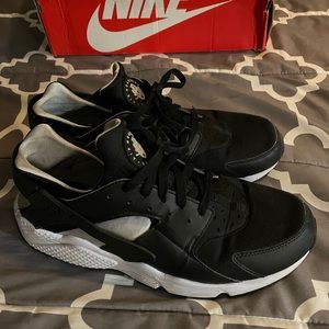 Black and White Huaraches